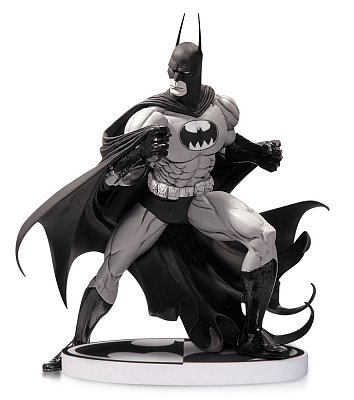 Batman černobílá socha Tim Sale