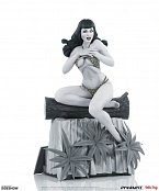 Women of Dynamite Statue Bettie Page (Black & White Edition) 24 cm