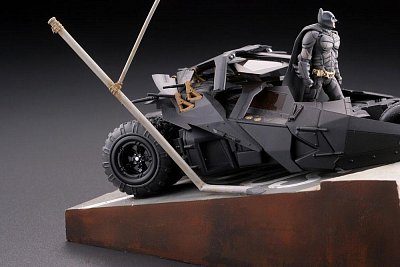 Batman Begins Legacy of Revoltech Diorama Batmobile Tumbler in Gotham City 17 cm