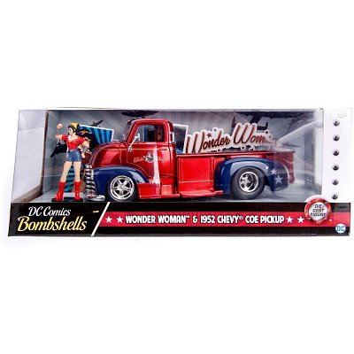 DC Bombshells Diecast Model Hollywood Rides 1/24 1952 Checy COE with Wonder Woman Figure