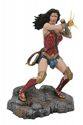 DC Comic Gallery PVC Diorama Wonder Woman Bracelets (Justice League Movie) 23 cm