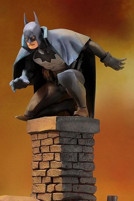 DC Comics ARTFX+ PVC Statue 1/10 Batman Gotham by Gaslight 32 cm --- DAMAGED PACKAGING