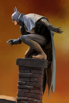 DC Comics ARTFX+ PVC Statue 1/10 Batman Gotham by Gaslight 32 cm --- DAMAGED PACKAGING