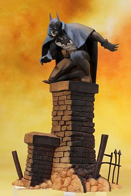 DC Comics ARTFX+ PVC Statue 1/10 Batman Gotham by Gaslight 32 cm --- DAMAGED PACKAGING