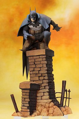 DC Comics ARTFX+ PVC Statue 1/10 Batman Gotham by Gaslight 32 cm --- DAMAGED PACKAGING