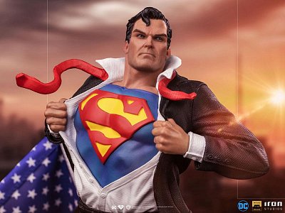 DC Comics Deluxe Art Scale Statue 1/10 Clark Kent 29 cm