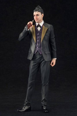 Gotham ARTFX+ PVC Statue 1/10 Oswald Chesterfield Cobblepot 18 cm