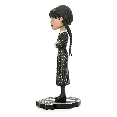  Hlavový třepačník Bobble-Head Wednesday Addams o výšce 21 cm
