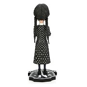  Hlavový třepačník Bobble-Head Wednesday Addams o výšce 21 cm