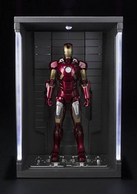 Iron Man 3 S.H. Figuarts Action Figure Iron Man Mark VII & Hall of Armor Set 15 cm