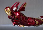 Iron Man 3 S.H. Figuarts Action Figure Iron Man Mark VII & Hall of Armor Set 15 cm
