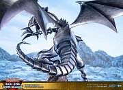 Yu-Gi-Oh! PVC socha Blue-Eyes White Dragon Silver Edition 35 cm