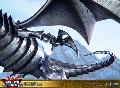 Yu-Gi-Oh! PVC socha Blue-Eyes White Dragon Silver Edition 35 cm