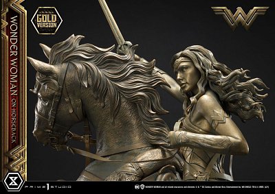 Socha Wonder Woman Wonder Woman na koni zlaté provedení 138 cm