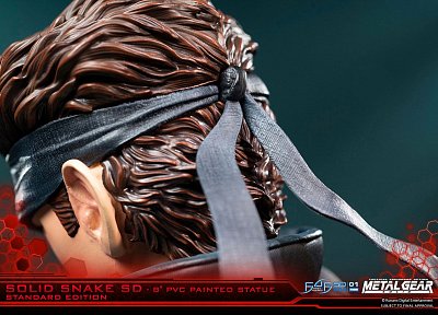 Metal Gear Solid PVC SD Statue Solid Snake 20 cm --- DAMAGED PACKAGING