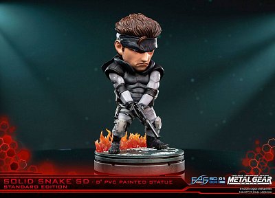 Metal Gear Solid PVC SD Statue Solid Snake 20 cm --- DAMAGED PACKAGING