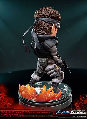 Metal Gear Solid PVC SD Statue Solid Snake 20 cm --- DAMAGED PACKAGING